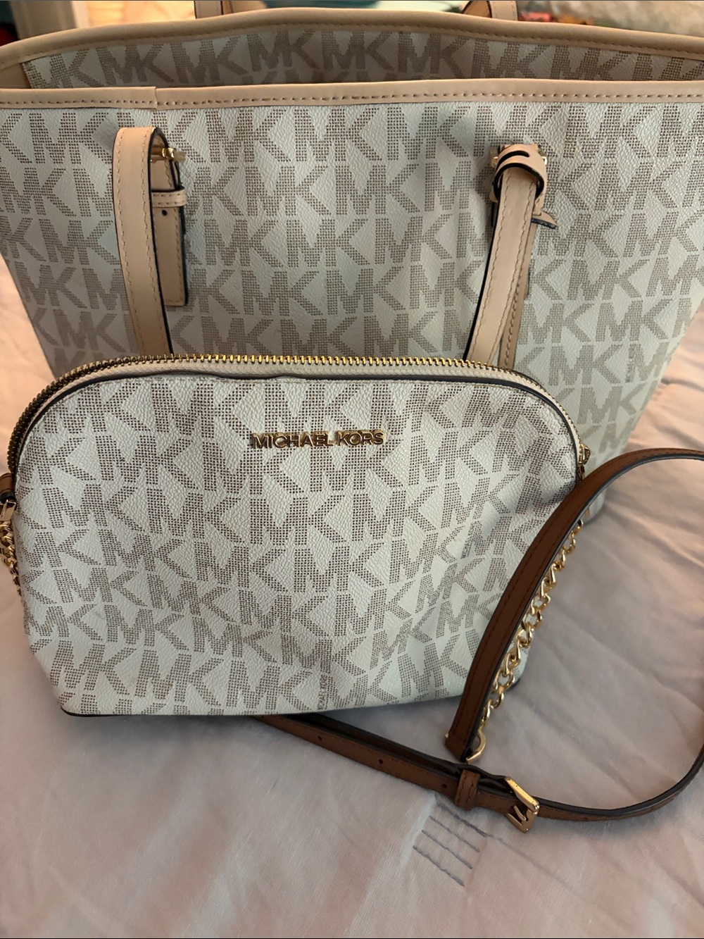 Michael Kors Cindy dome Cream & Beige MK Logo Crossbody Gold Chain Leather - Picture 11 of 12